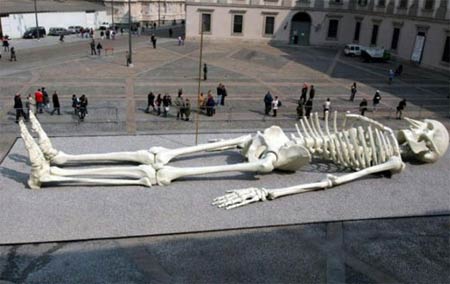 giant-skeleton-full.jpg