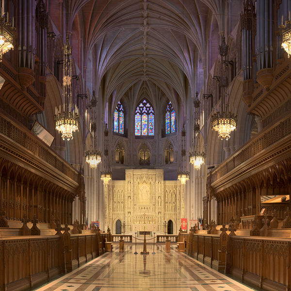 600px-National_Cathedral_Sanctuary_Panorama.jpg
